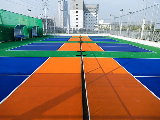 Sơn lại 1 lớp sàn cũ pickleball trường học DecoTurf USA BT